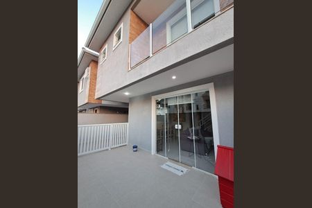 Casa à venda com 94m², 3 quartos e sem vaga