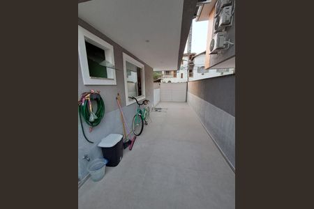 Casa à venda com 94m², 3 quartos e sem vaga
