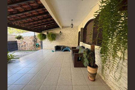 Casa à venda com 181m², 5 quartos e 2 vagas