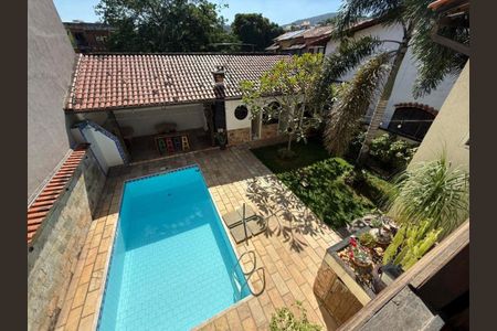 Casa à venda com 181m², 5 quartos e 2 vagas
