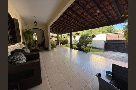 Casa à venda com 181m², 5 quartos e 2 vagas