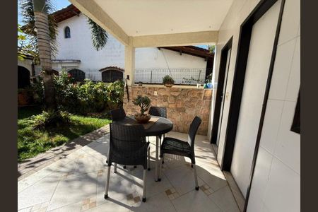 Casa à venda com 181m², 5 quartos e 2 vagas