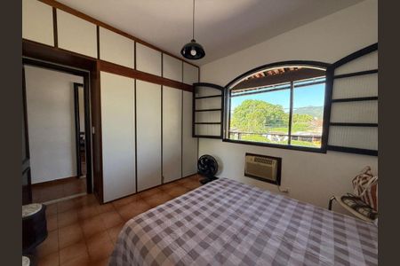 Casa à venda com 181m², 5 quartos e 2 vagas