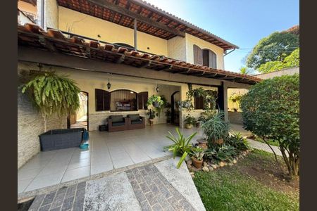 Casa à venda com 181m², 5 quartos e 2 vagas