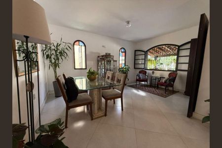 Casa à venda com 181m², 5 quartos e 2 vagas