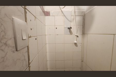 Banheiro  de kitnet/studio para alugar com 1 quarto, 30m² em Centro, Salvador