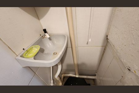 Banheiro de kitnet/studio para alugar com 1 quarto, 30m² em Centro, Salvador