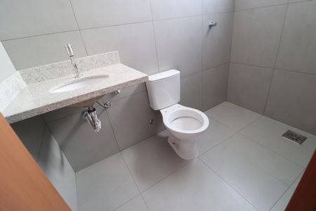 Banheiro do Quarto 1 de apartamento para alugar com 3 quartos, 92m² em Patrimônio, Uberlândia