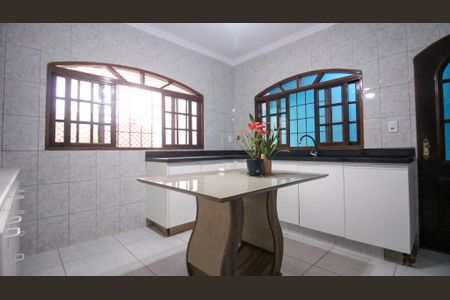 Casa para alugar com 120m², 2 quartos e 1 vaga