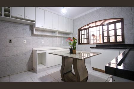 Casa para alugar com 120m², 2 quartos e 1 vaga