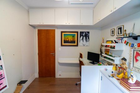 Apartamento à venda com 72m², 2 quartos e 2 vagas Apartamento à venda com 72m², 2 quartos e 2 vagasQuarto