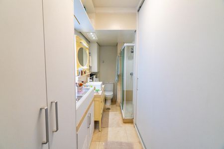 Apartamento à venda com 72m², 2 quartos e 2 vagas Apartamento à venda com 72m², 2 quartos e 2 vagasBanheiro da Suíte