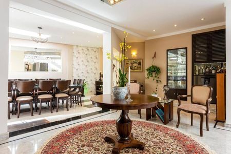 Casa à venda com 6 quartos, 935m² em Chácara Monte Alegre, São Paulo