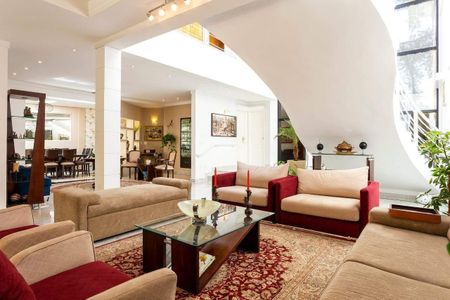 Casa à venda com 935m², 6 quartos e 8 vagas