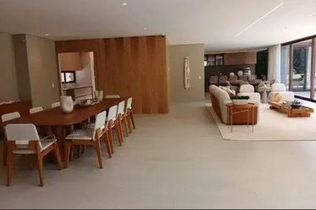 Casa à venda com 4 quartos, 700m² em Alphaville Residencial Um, Barueri