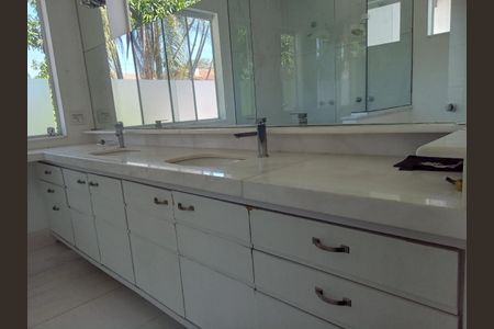 Casa de condomínio para alugar com 400m², 4 quartos e sem vaga