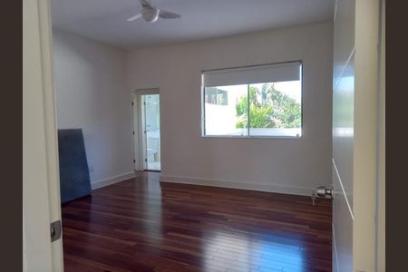 Casa de condomínio para alugar com 400m², 4 quartos e sem vaga