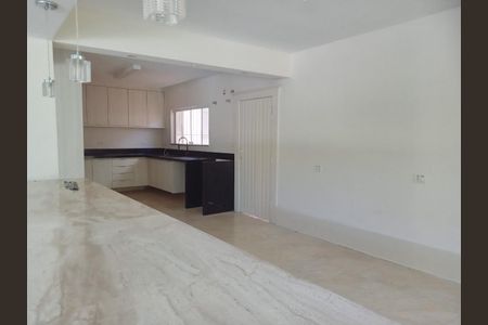 Casa de condomínio para alugar com 400m², 4 quartos e sem vaga