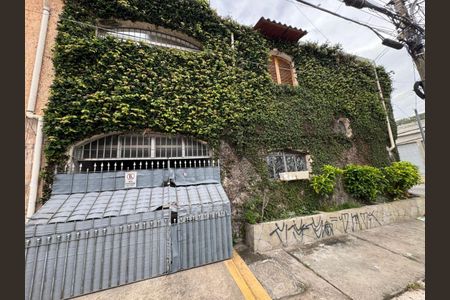 Casa à venda com 100m², 2 quartos e 1 vaga