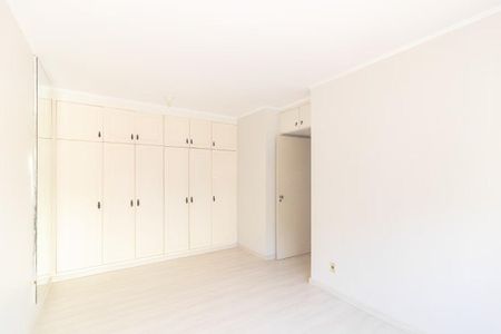 Quarto 1 de apartamento para alugar com 3 quartos, 50m² em Petrópolis, Porto Alegre