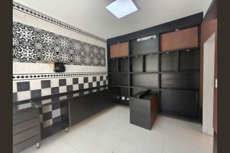Casa à venda com 5 quartos, 320m² em Água Rasa, São Paulo