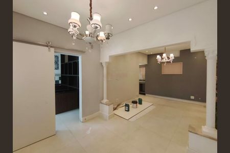 Casa à venda com 5 quartos, 320m² em Água Rasa, São Paulo