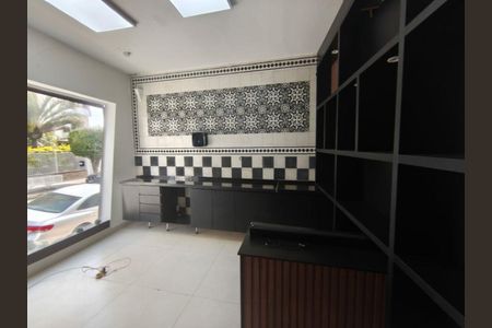 Casa à venda com 5 quartos, 320m² em Água Rasa, São Paulo