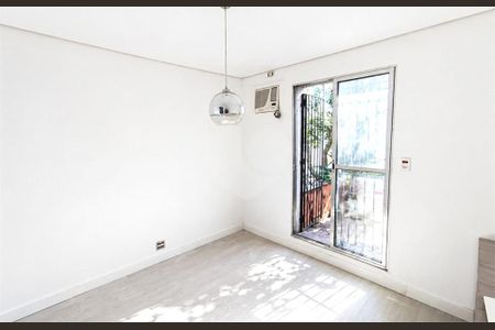 Casa à venda com 2 quartos, 70m² em Chácara Santo Antônio (Zona Sul), São Paulo