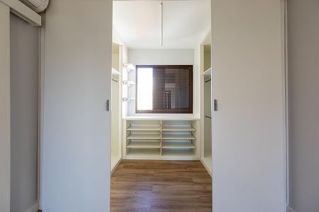 Apartamento para alugar com 147m², 3 quartos e 3 vagas Apartamento para alugar com 147m², 3 quartos e 3 vagasCloset da Suíte Master