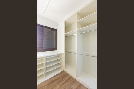 Apartamento para alugar com 147m², 3 quartos e 3 vagas Apartamento para alugar com 147m², 3 quartos e 3 vagasCloset da Suíte Master