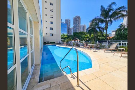 Apartamento para alugar com 140m², 3 quartos e 2 vagas Apartamento para alugar com 140m², 3 quartos e 2 vagasÁrea comum - Piscina