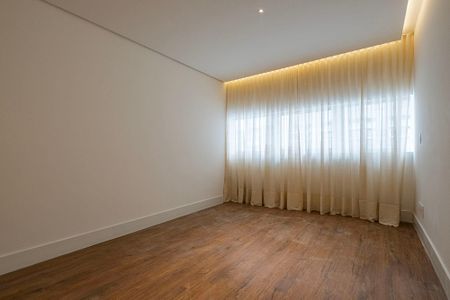 Apartamento à venda com 455m², 4 quartos e 4 vagas Apartamento à venda com 455m², 4 quartos e 4 vagasSuíte 3