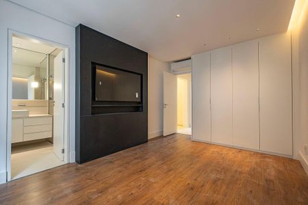 Apartamento à venda com 455m², 4 quartos e 4 vagas Apartamento à venda com 455m², 4 quartos e 4 vagasSuíte 2