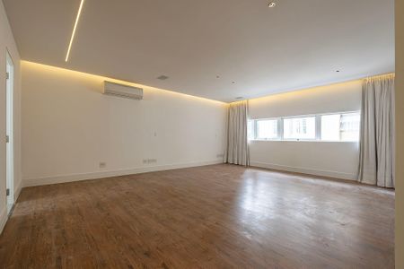 Apartamento à venda com 455m², 4 quartos e 4 vagas Apartamento à venda com 455m², 4 quartos e 4 vagasSuíte 1