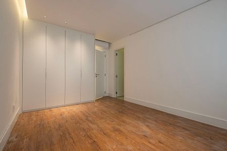 Apartamento à venda com 455m², 4 quartos e 4 vagas Apartamento à venda com 455m², 4 quartos e 4 vagasSuíte 3