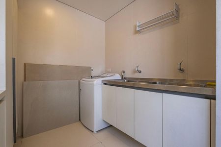 Apartamento à venda com 455m², 4 quartos e 4 vagas Apartamento à venda com 455m², 4 quartos e 4 vagasÁrea de Serviço