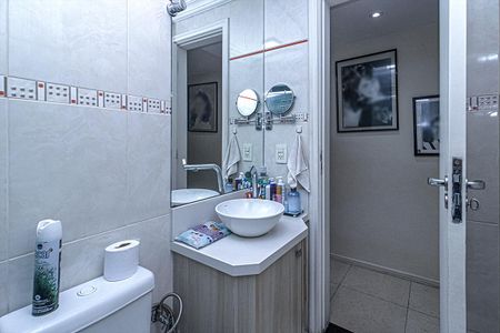banheiro social_3 de apartamento à venda com 3 quartos, 83m² em Aclimação, São Paulo