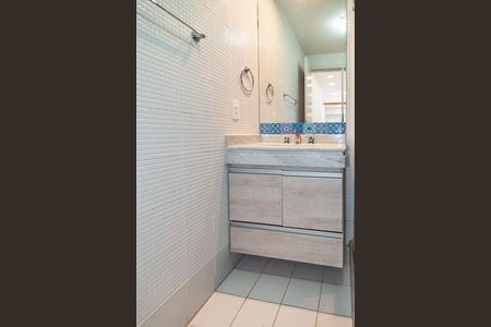 Apartamento à venda com 57m², 2 quartos e 1 vaga Apartamento à venda com 57m², 2 quartos e 1 vagaBanheiro