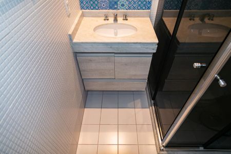Apartamento à venda com 57m², 2 quartos e 1 vaga Apartamento à venda com 57m², 2 quartos e 1 vagaBanheiro