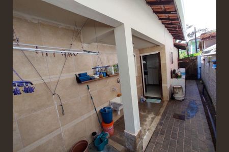 Casa à venda com 78m², 3 quartos e 5 vagas