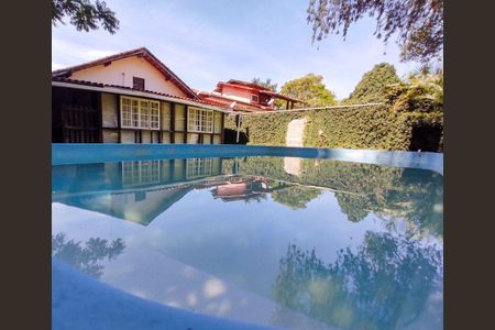 Casa à venda com 78m², 3 quartos e 5 vagas