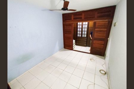 Casa à venda com 78m², 3 quartos e 5 vagas