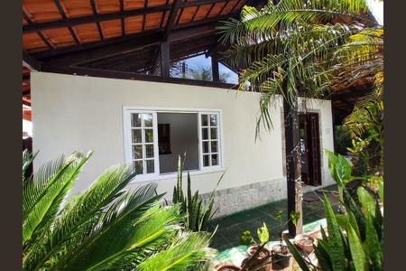 Casa à venda com 78m², 3 quartos e 5 vagas