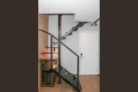 Apartamento à venda com 80m², 1 quarto e 2 vagas Apartamento à venda com 80m², 1 quarto e 2 vagasEscada
