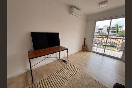 Sala de apartamento à venda com 3 quartos, 62m² em Jardim Ipaussurama, Campinas
