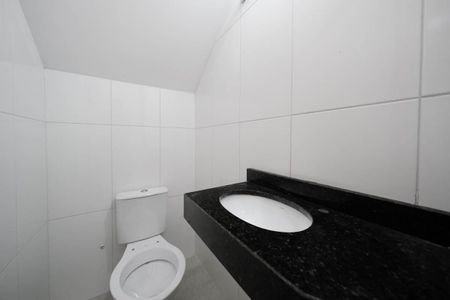 Casa à venda com 99m², 2 quartos e 2 vagasLavabo