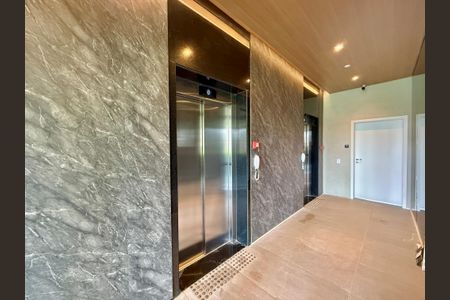 Apartamento à venda com 151m², 3 quartos e 2 vagas Apartamento à venda com 151m², 3 quartos e 2 vagasHall Social Bloco