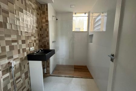Apartamento para alugar com 80m², 2 quartos e sem vagaBanheiro 