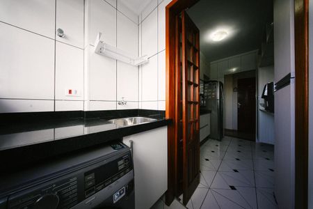 Apartamento à venda com 48m², 2 quartos e 1 vaga Apartamento à venda com 48m², 2 quartos e 1 vagaCozinha e Área de Serviço