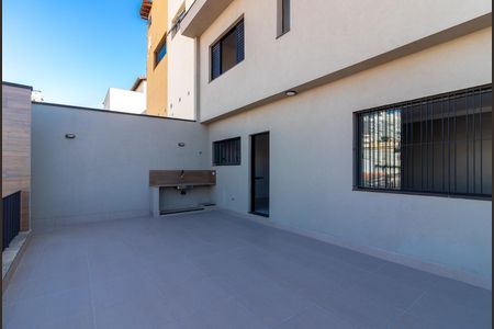 Casa à venda com 155m², 2 quartos e 2 vagas Casa à venda com 155m², 2 quartos e 2 vagasVaranda